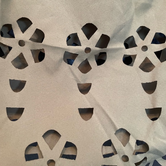 Off-Shoulder Crop Top - Picture 3 of 5